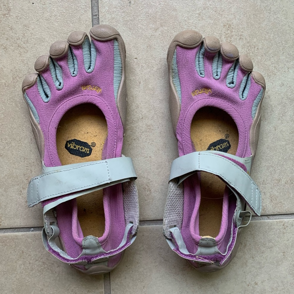 Vibram fivefinger shoes US size 7- 7.5